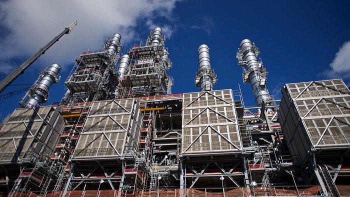 Booming US gas producers identified as top polluters in environmental report Cheniere Energy’s LNG export terminal under construction, with large metal structures and towers against a blue sky.