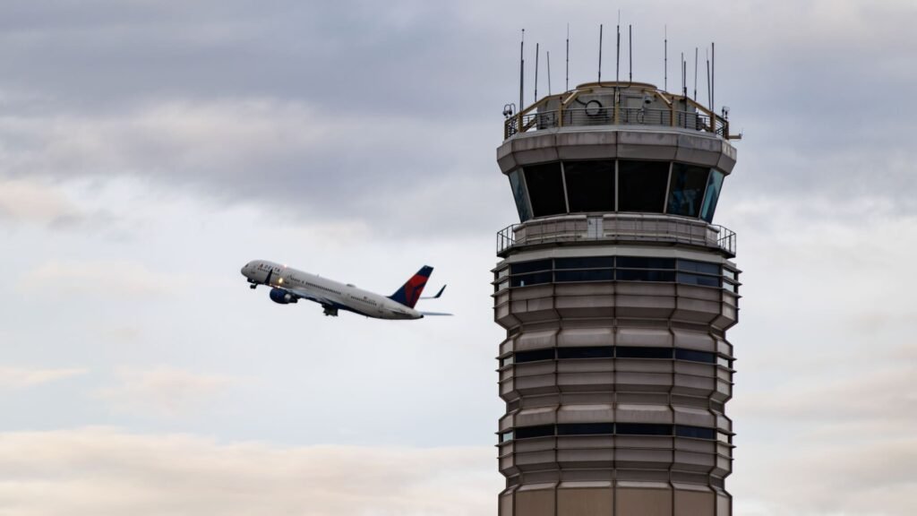 Delta and United call on Congress to immediately end government shutdown Delta and United call on Congress to immediately end government shutdown