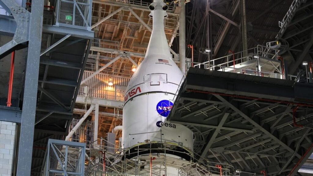 Rocket Report: China tests Falcon 9 lookalike; NASA’s Moon rocket fully stacked