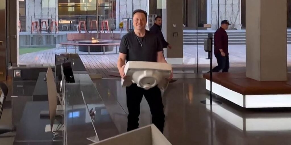 Elon Musk Dishes on Viral Video of Him Carrying Sink Into Twitter’s HQ Elon Musk Dishes on Viral Video of Him Carrying Sink Into Twitter's HQ